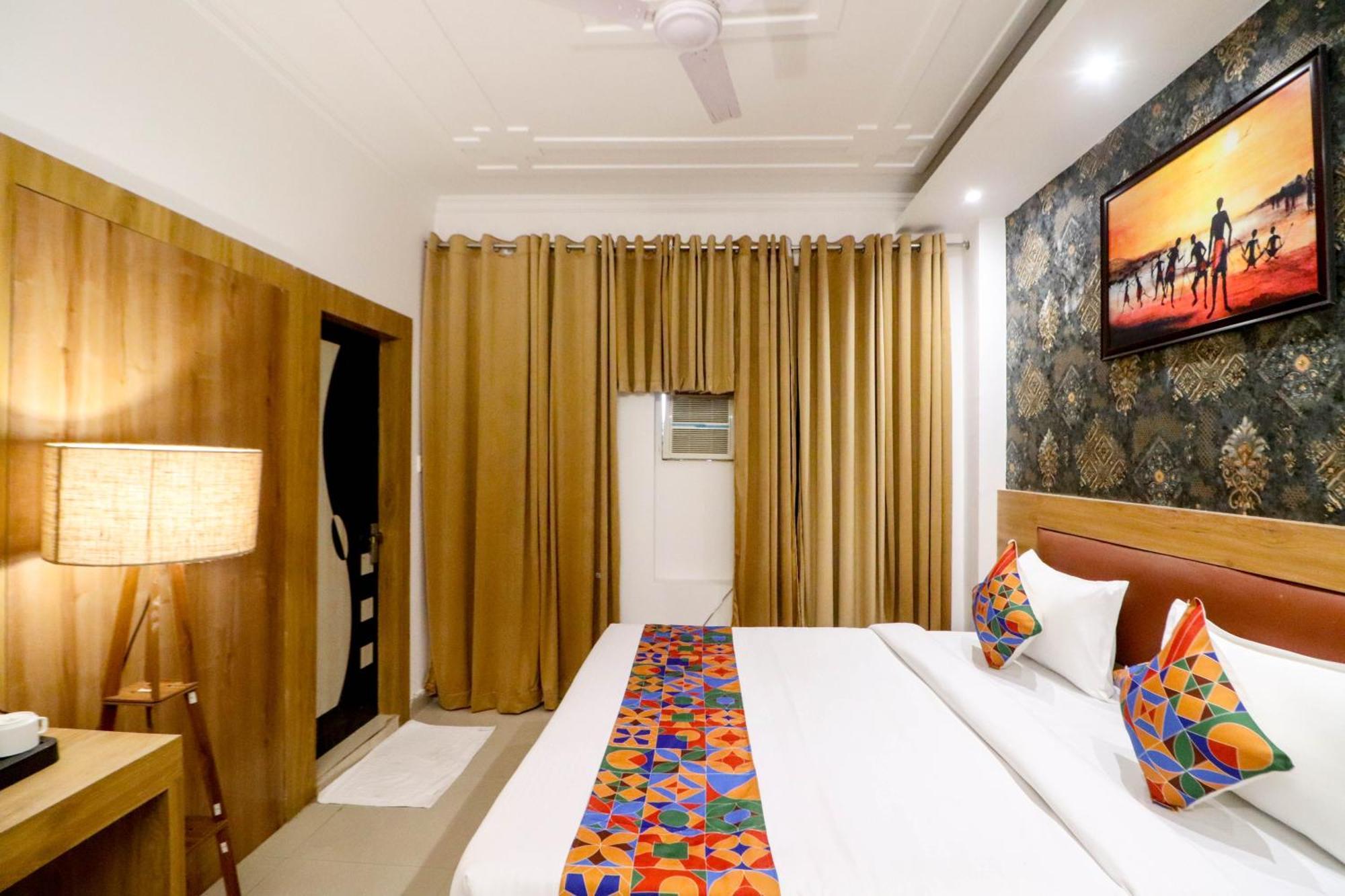 Hotel Vvs Near Delhi Airport 新德里 外观 照片