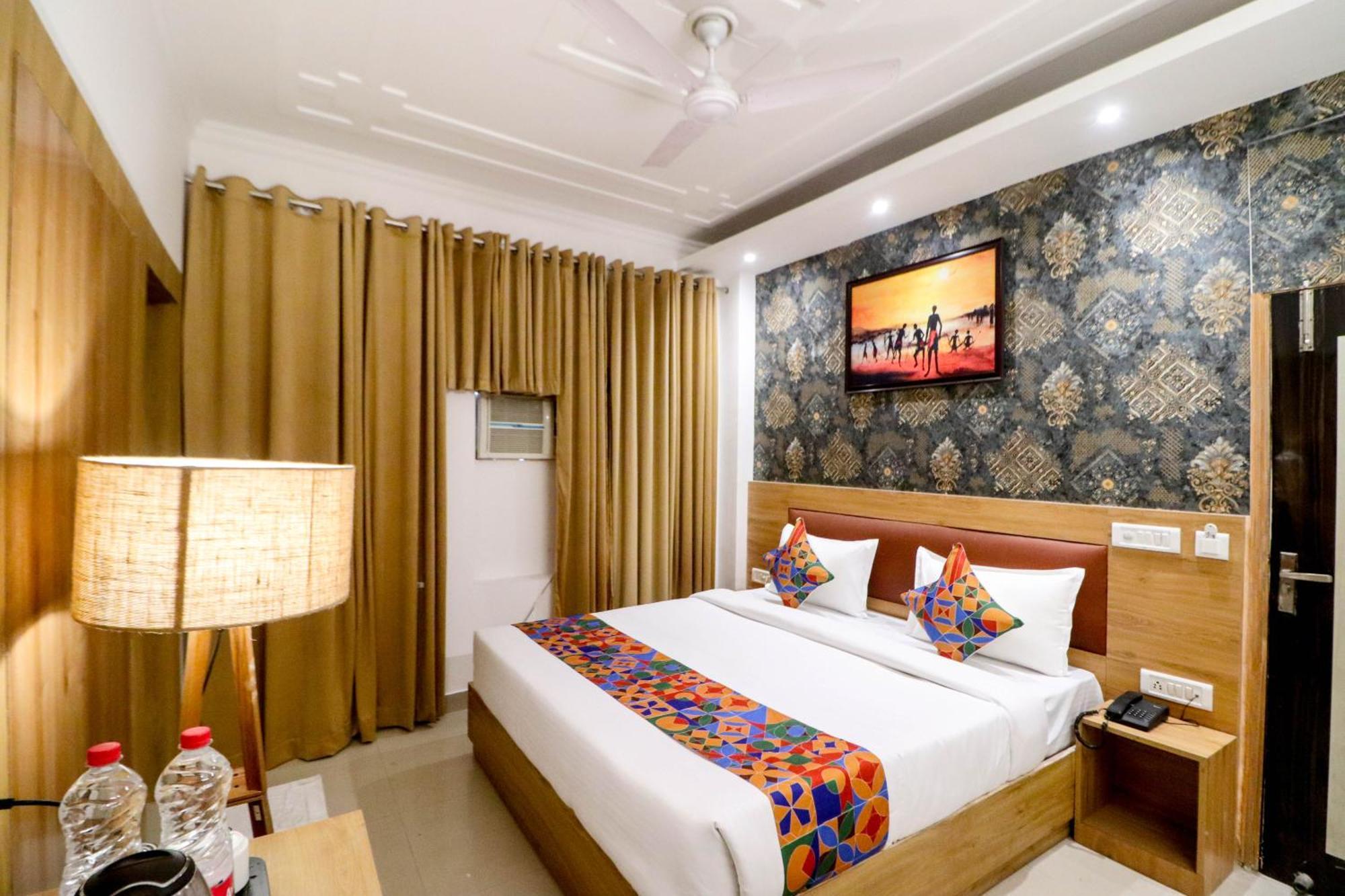 Hotel Vvs Near Delhi Airport 新德里 外观 照片