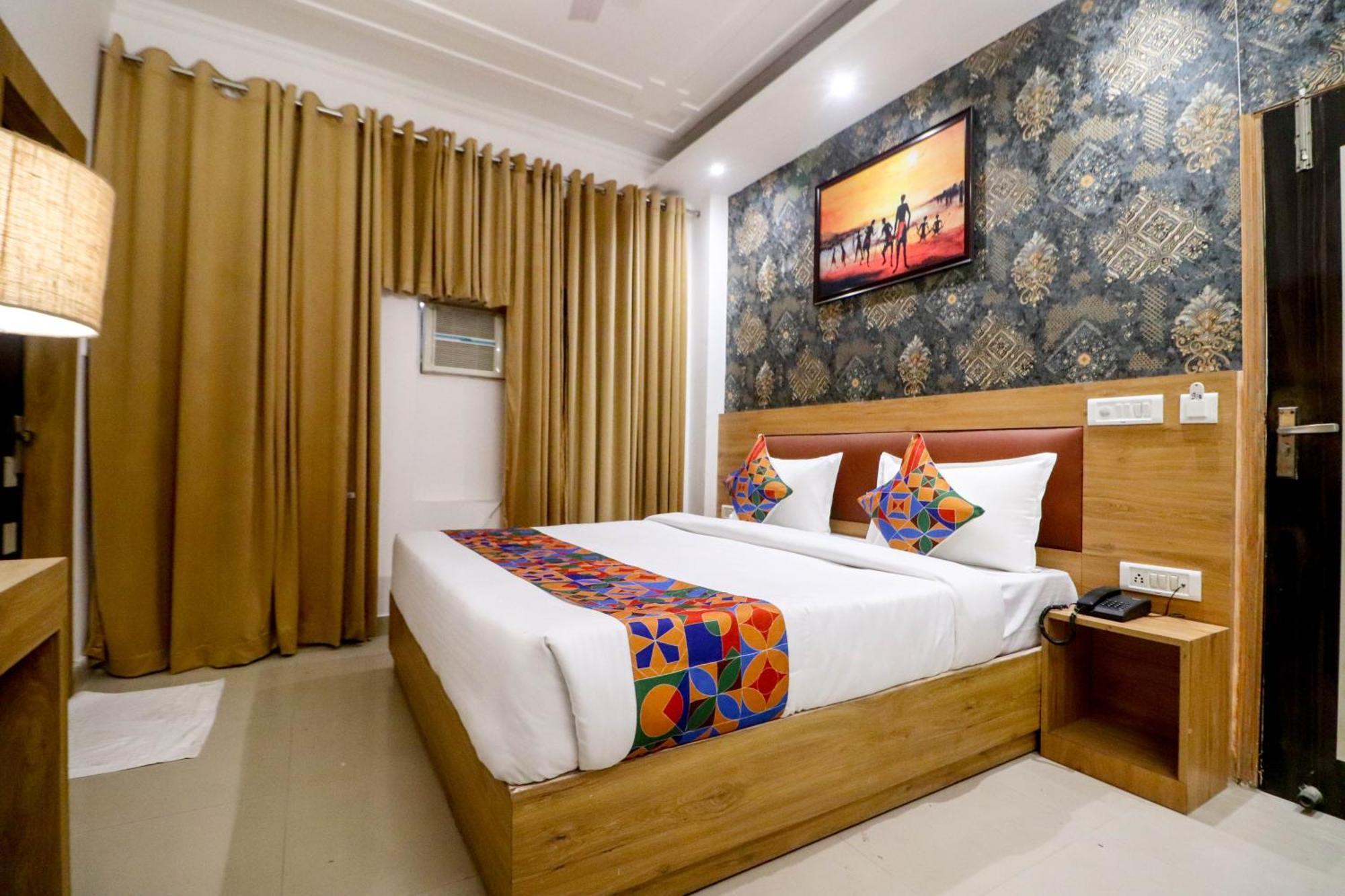 Hotel Vvs Near Delhi Airport 新德里 外观 照片