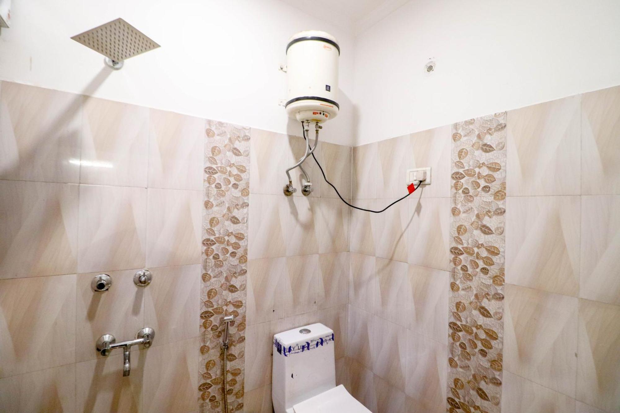 Hotel Vvs Near Delhi Airport 新德里 外观 照片